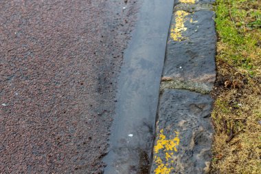 Yağmurdan sonra sokak yüzeyi