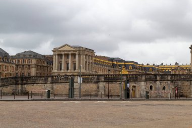 Sarayın ön cephesi