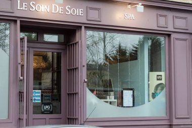 Bir otelin penceresi