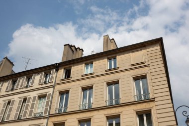 Kilisenin çan kulesi.