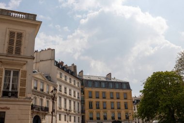 Kilisenin çan kulesi.