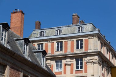 Binanın ön cephesi