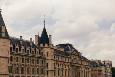 Paris 'teki eski belediye binası.