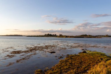 Nehrin üzerinde gün batımı