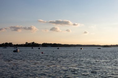 Sahilde gün batımı