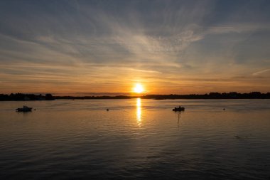 Denizde gün batımı