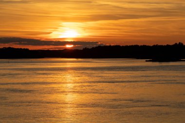 Denizde gün batımı