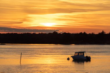 Denizde gün batımı