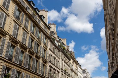 Şehirdeki eski bina.