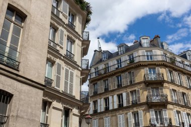 Şehirdeki eski bina.