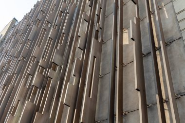 Pencereli modern bir cephe