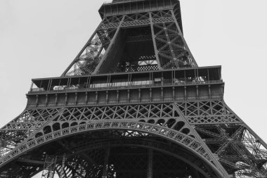 Eyfel Kulesi Yazın