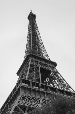 Eyfel Kulesi Yazın