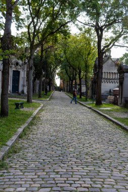 Şehirdeki eski mezarlık.