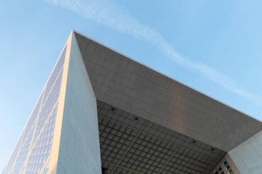 Şehirdeki modern ofis binası