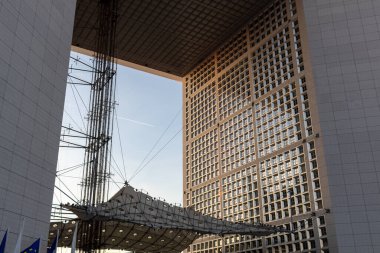 Şehirdeki modern ofis binası