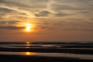 Sahilde gün batımı