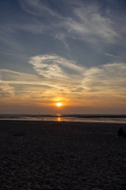 Sahilde gün batımı