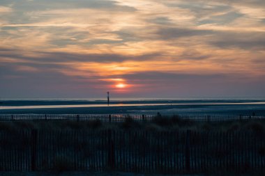 Sahilde gün batımı