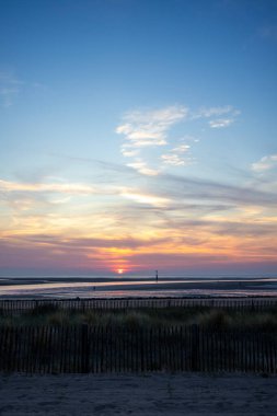 Sahilde gün batımı