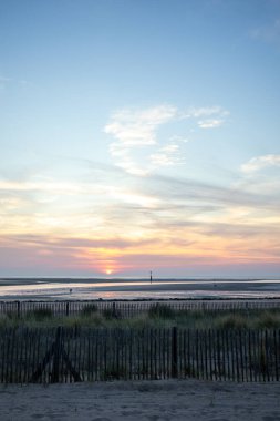 Sahilde gün batımı