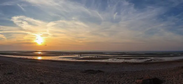 Sahilde gün batımı