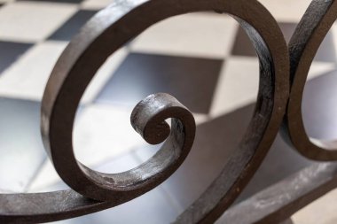 Kapı tokmağını kapat.