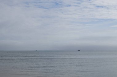 denizin üzerinde gökyüzü