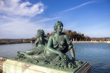 Versay Sarayı 'nın parkında heykel