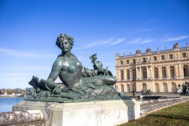 Versay Sarayı 'nın parkında heykel