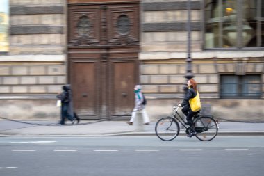 Bisiklete binmek şehirde