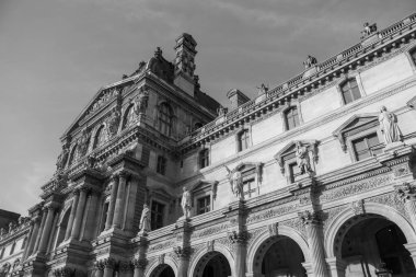 Cephe louvre Müzesi