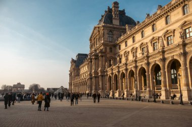 Cephe louvre Müzesi