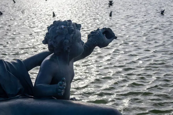 Versay Sarayı 'nın parkında heykel