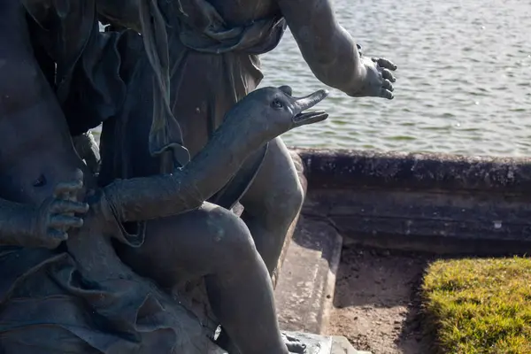 Versay Sarayı 'nın parkında heykel