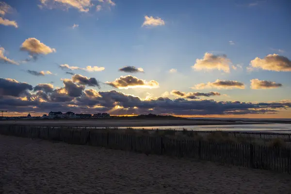 Denizin üzerinde gün batımı