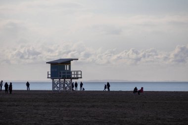 Sahildeki cankurtaran kulesi.