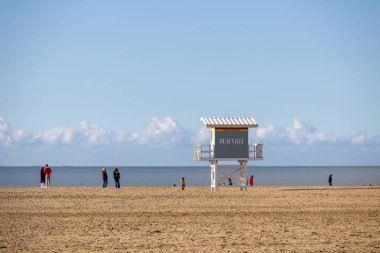 Sahildeki cankurtaran kulesi.