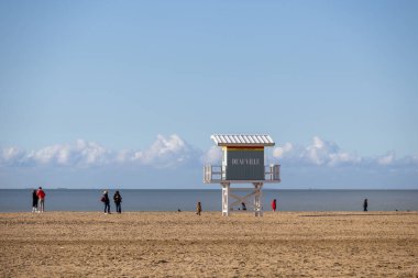 Sahildeki cankurtaran kulesi.