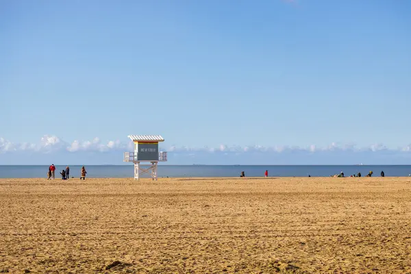 Sahildeki cankurtaran kulesi.