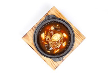 Ağır ateşte pişmiş köpek balığı çorbası.