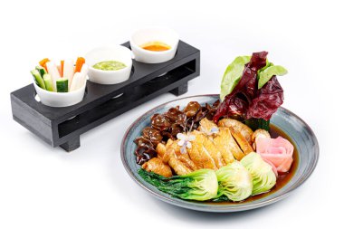 Soya soslu haşlanmış tavuk.