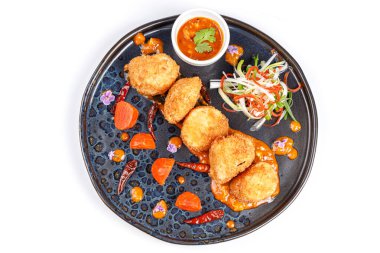 Tuzlu yumurtalı kızarmış deniz tarağı.