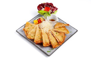 kızarmış karides ahşap masanın üstüne döşer. Tayland gıda