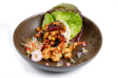 Cevizli kızarmış karides.