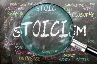 Stosisizm yakından inceleniyor, inceleniyor. En önemli konular ve düşünceler, büyüteçle incelenen bir karatahtaya yazılmış stokizmle yakından ilişkilidir..