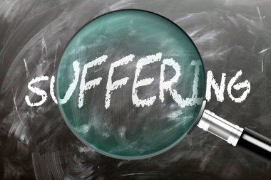 İnceleniyor, inceleniyor ve soruşturuluyor. Yakından bak. Acı çekmenin anlamını araştırmanın, keşfetmenin ve analiz etmenin sembolü.