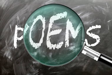 İncelenen, incelenen ve araştırılan şiirler. Yakından bak. Şiirlerin anlamını araştırmanın, araştırmanın ve analiz etmenin sembolü.