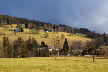 Dağlardaki Bohemya manzarası. 
