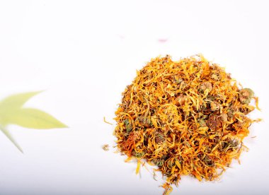 Kurumuş takvim resmi taç yaprakları. Calendula officinalis veya Marigold kuru çay çiçekleri